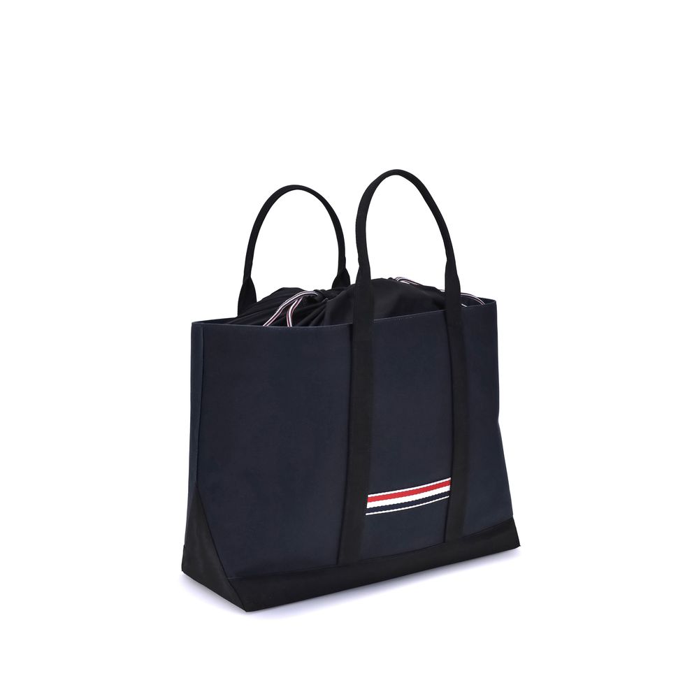 Front view with bag zipped and handles upright.