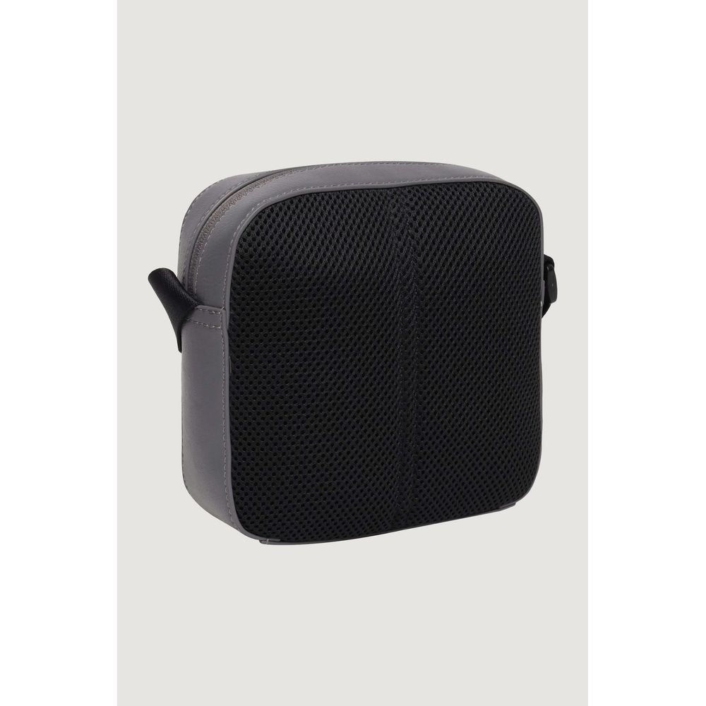 Front view with bag zipped and handles upright.