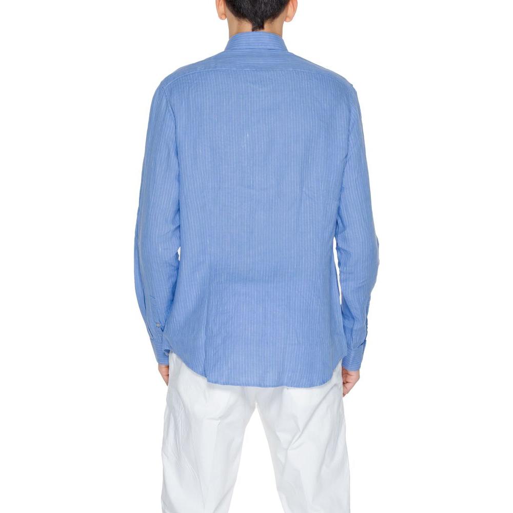 Front view with bag zipped and handles upright.