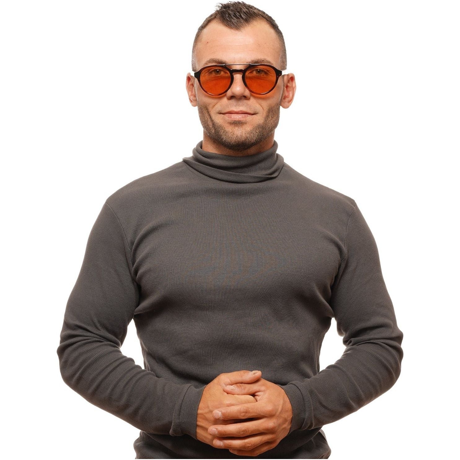 النظارات الشمسية على شبكة الإنترنت